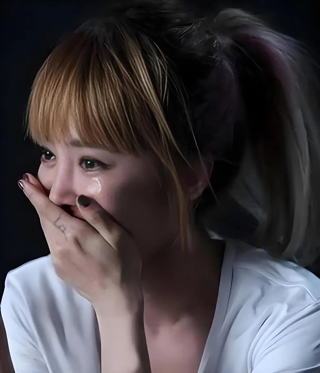 《黑色的皮肤上哭泣的女人》相关资源图片