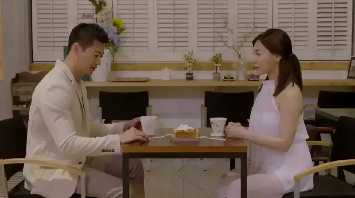 《邻居家妻子》相关资源图片