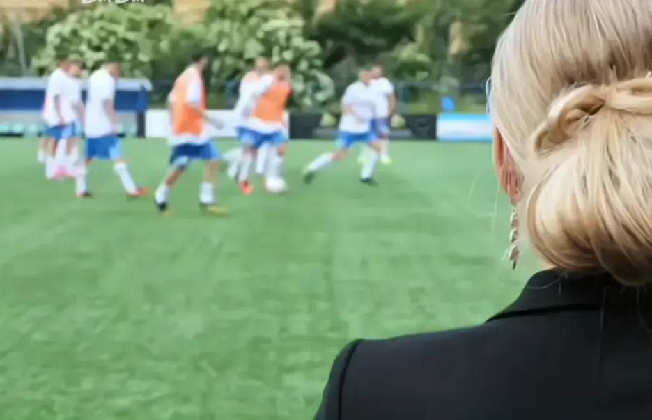法国电影《Footballers'Moms》足球队的女老板们高清完整版免费在线观看