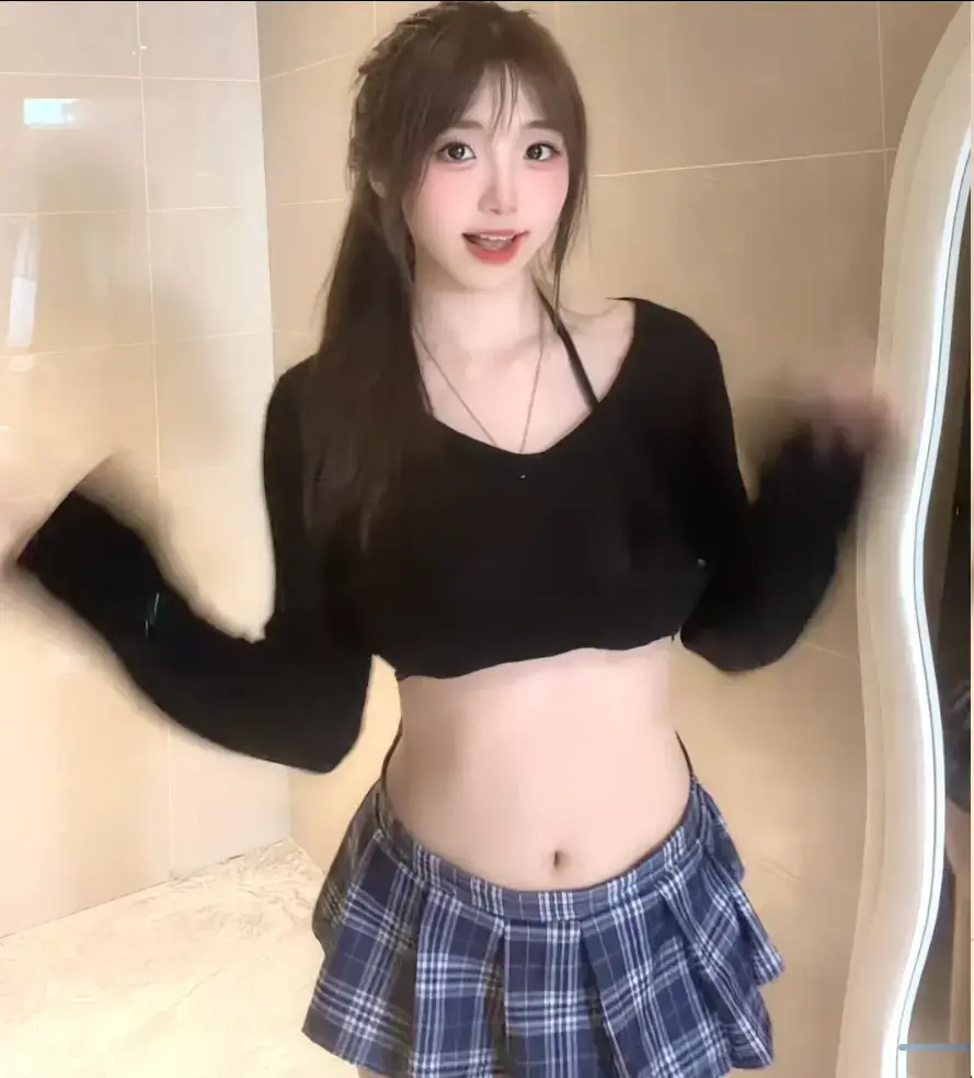 《Sunny77楼道战神》<br /> 《Sunny77合集》相关资源图片