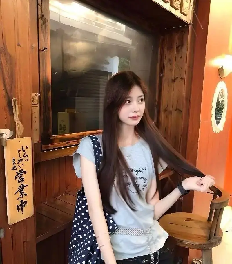 《抖音戴馨菲》相关资源图片